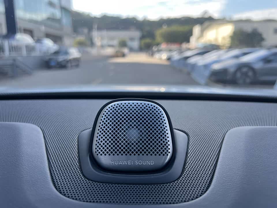 AITO Ask the world M5