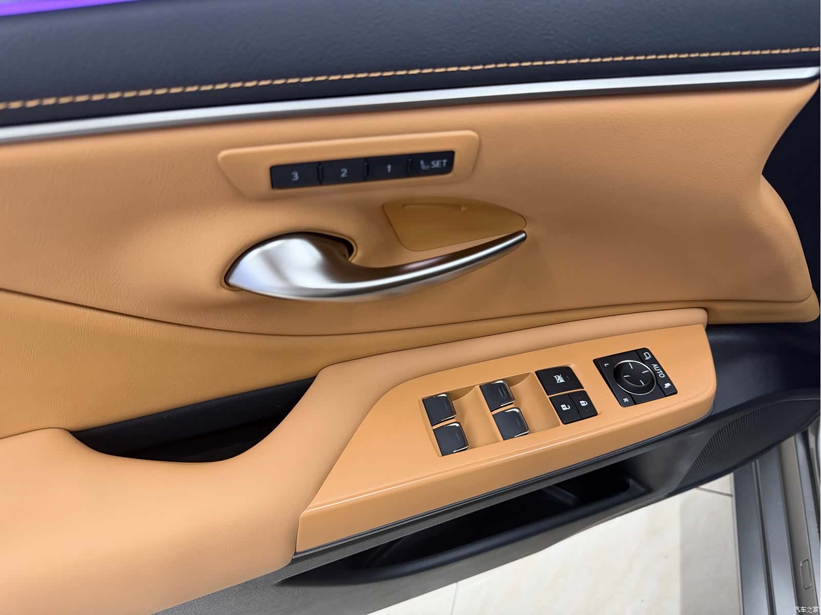 Lexus ES, 2025 12