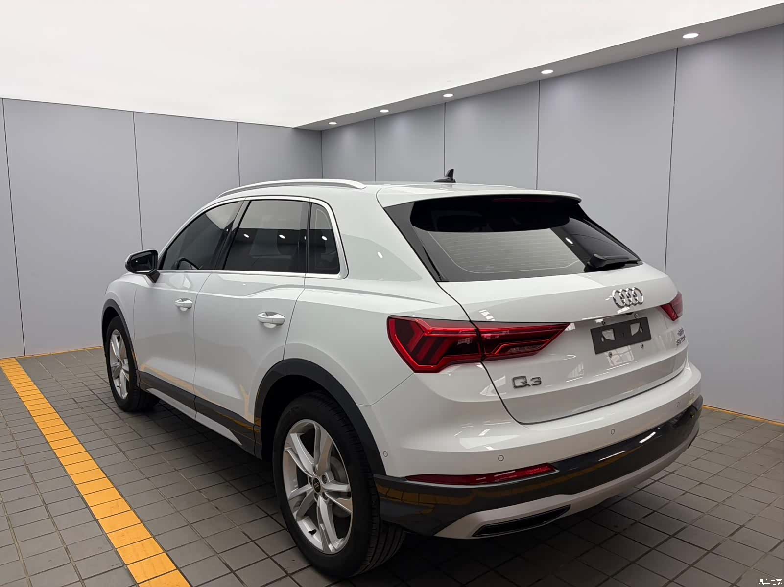 Audi Q3, 2022 4