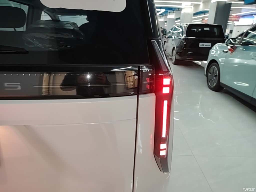 Maxus 7, 2025 8