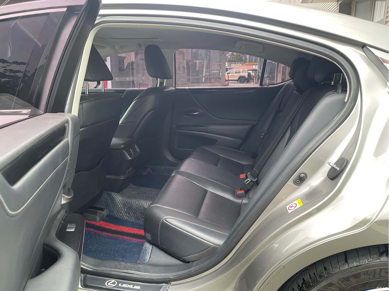 Lexus ES, 2019 все фото