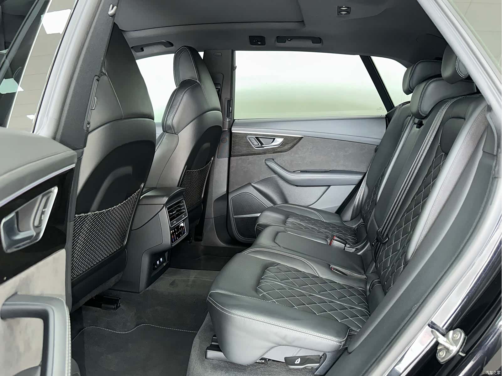 Audi Q8, 2020 9