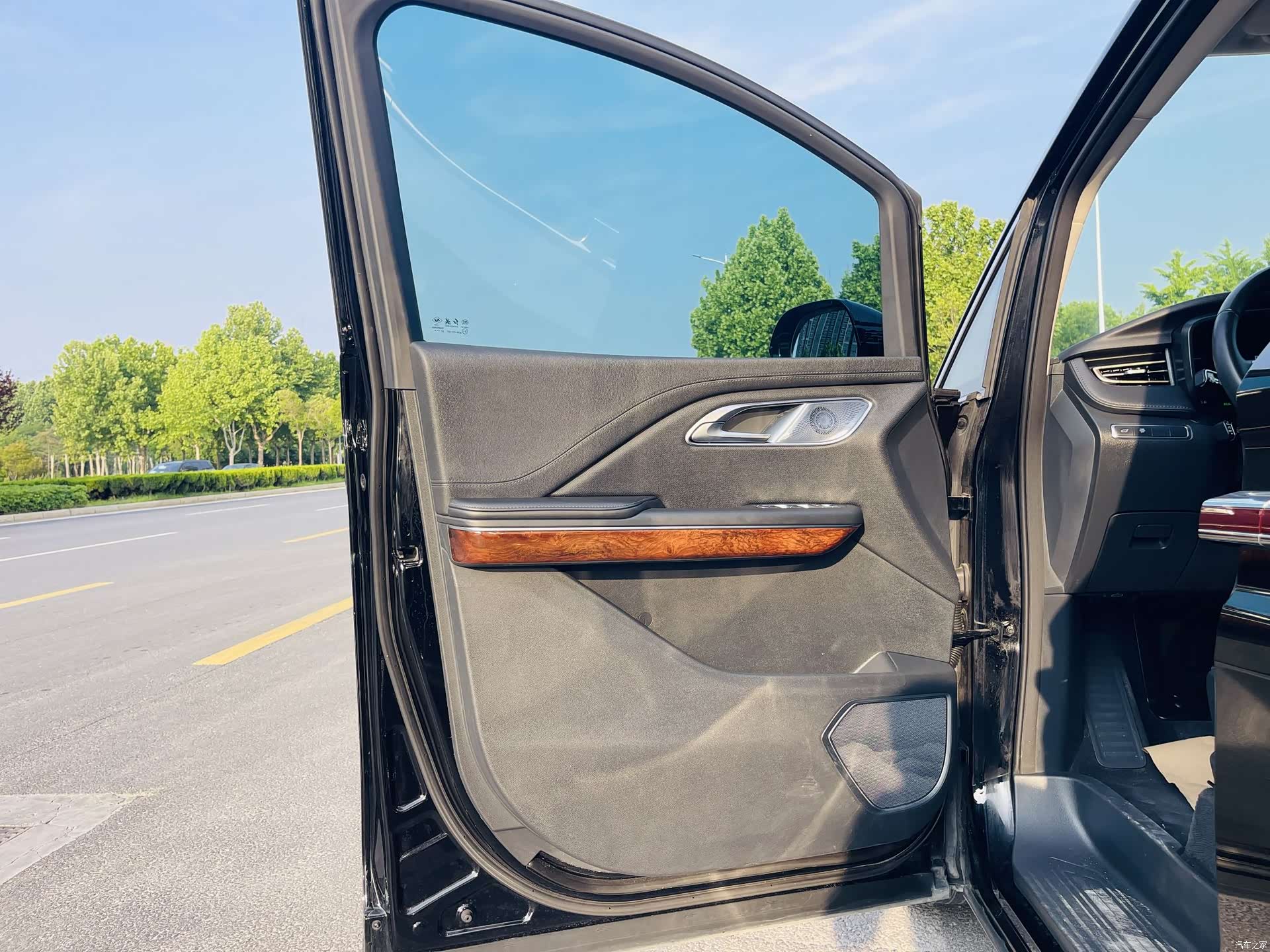 Hongqi HQ9, 2023 7