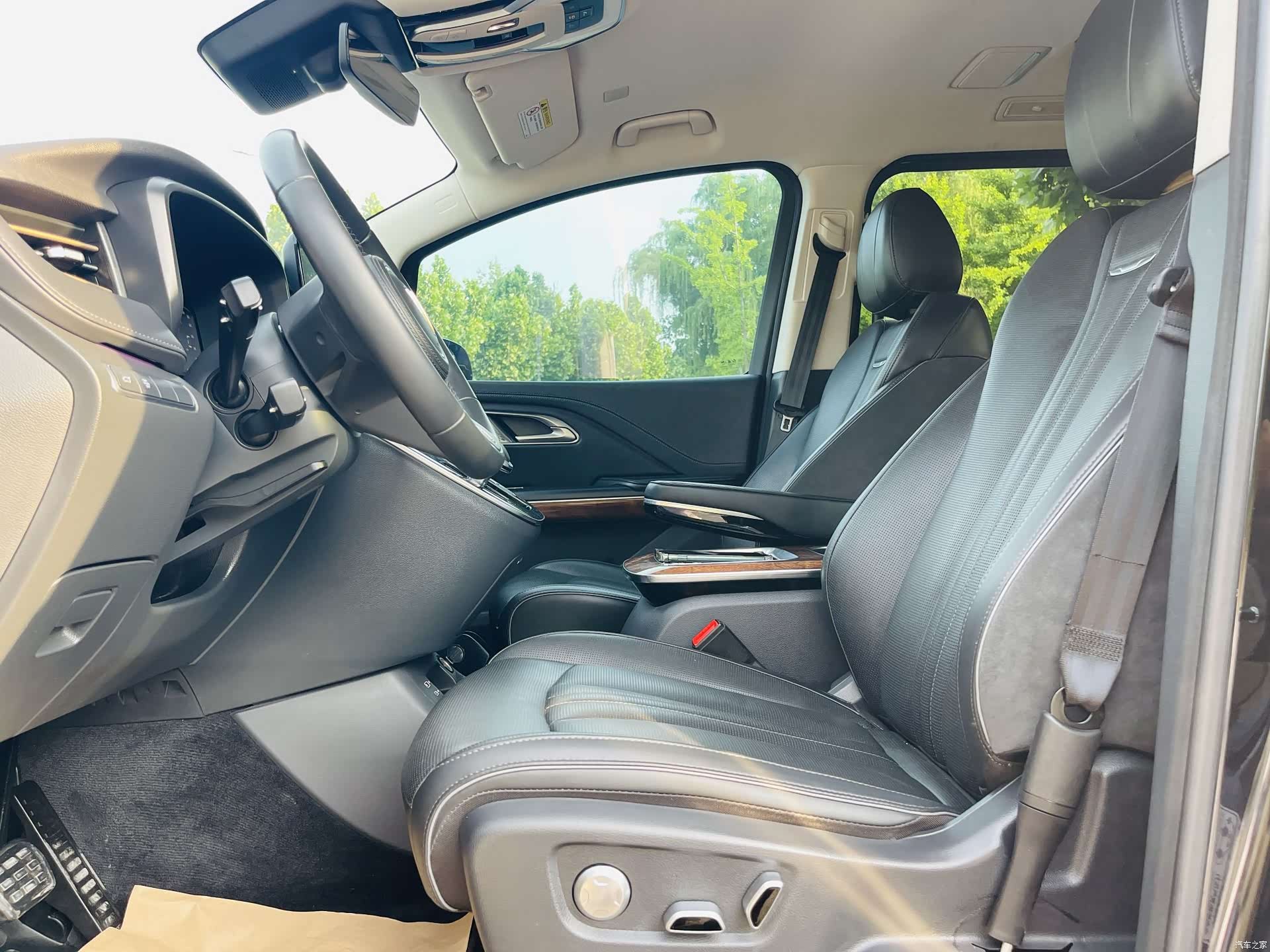 Hongqi HQ9, 2023 13