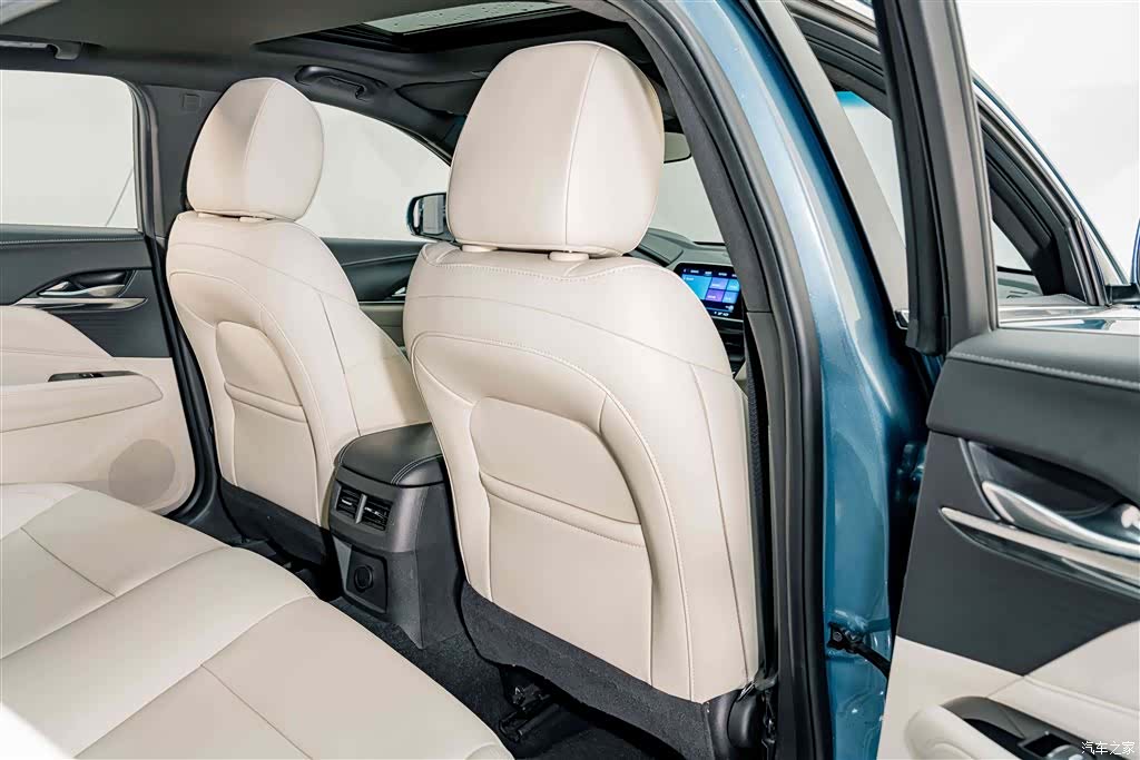 Cadillac CT4, 2023 19