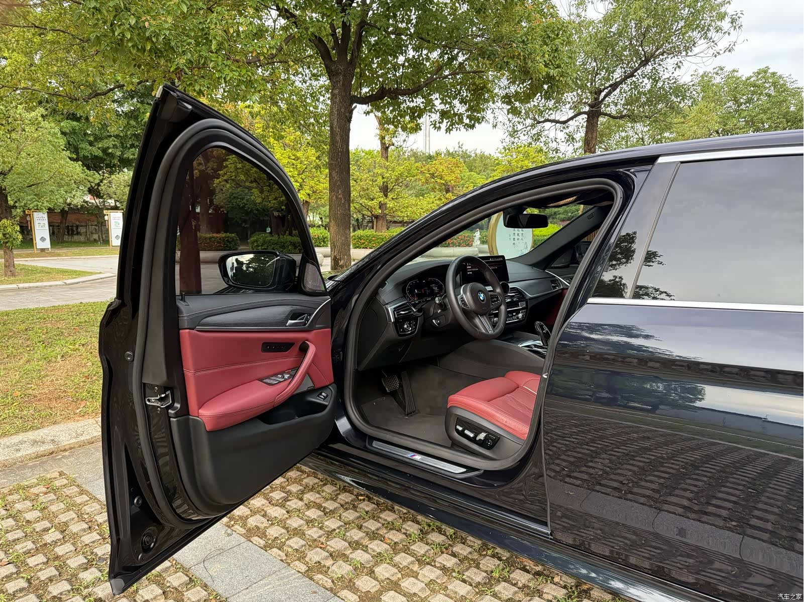 BMW 5 Series, 2021 11