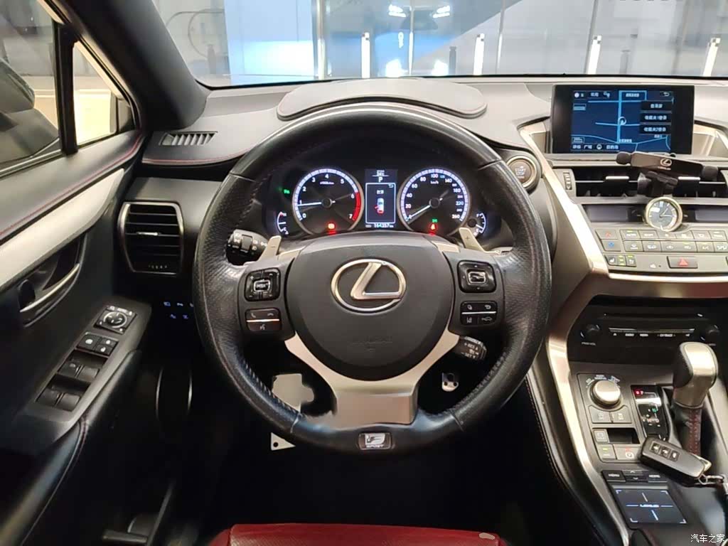 Lexus NX, 2015 3