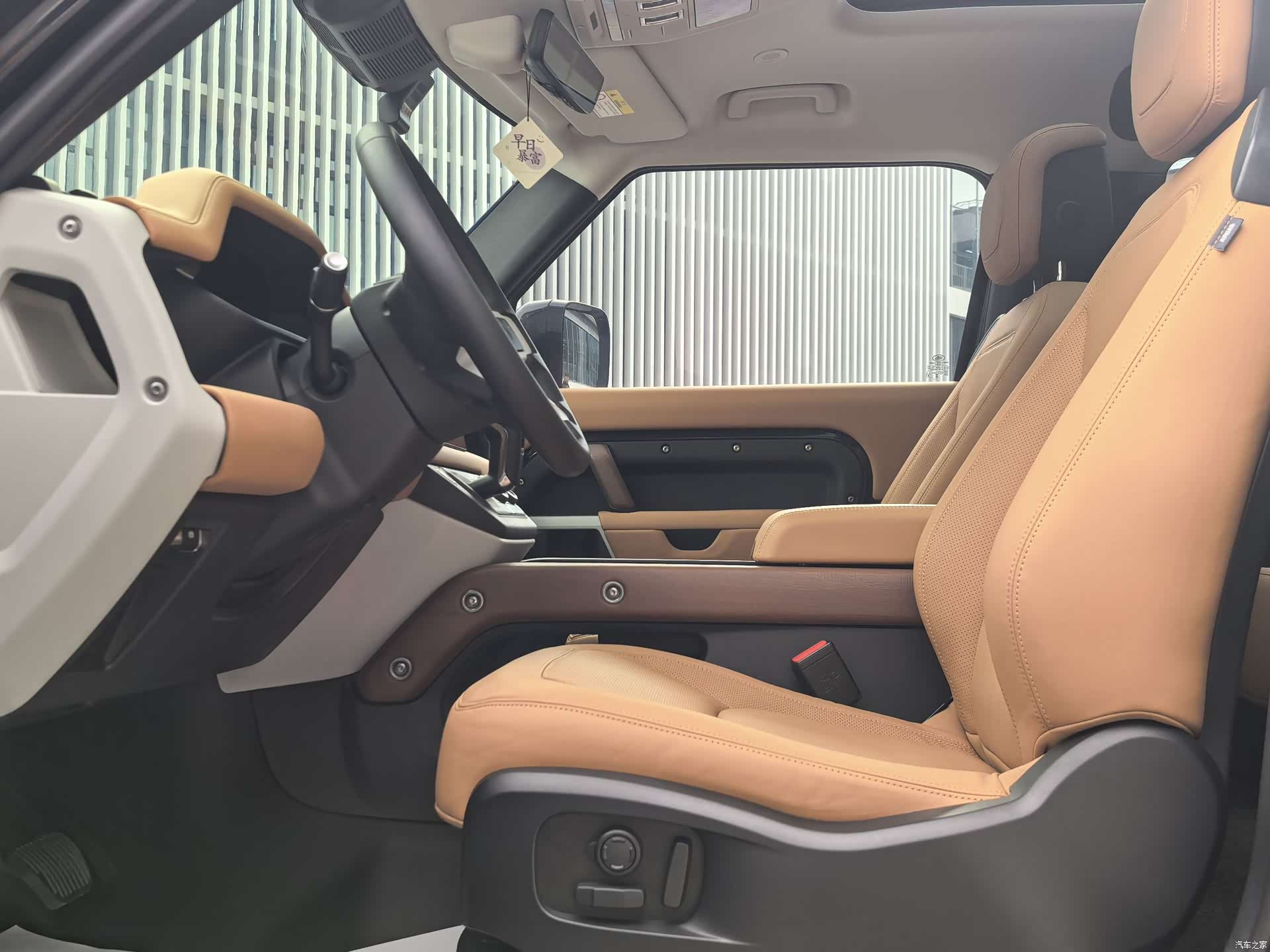 Land Rover Defender, 2024 4