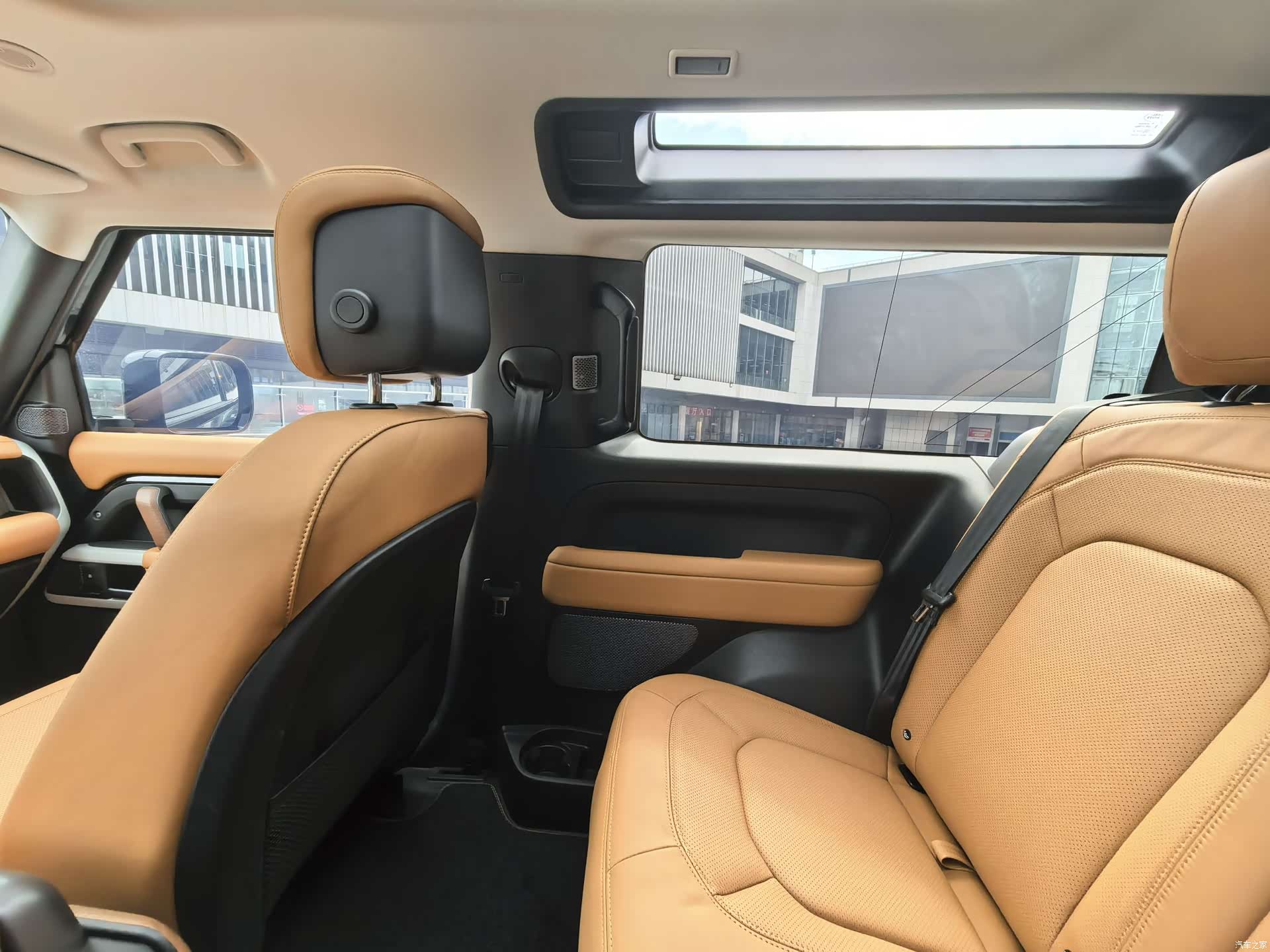 Land Rover Defender, 2024 13