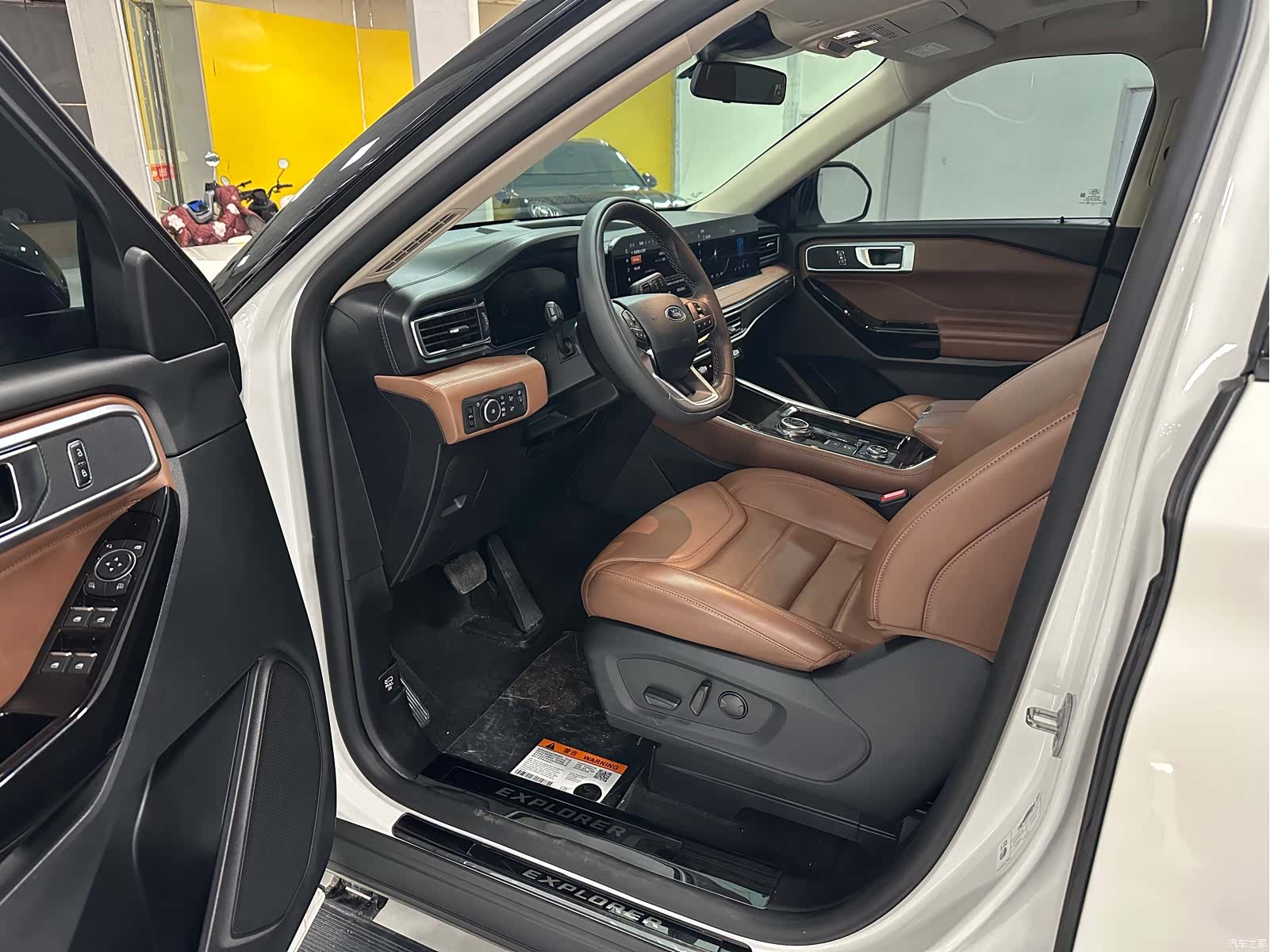 Ford Explorer, 2023 4