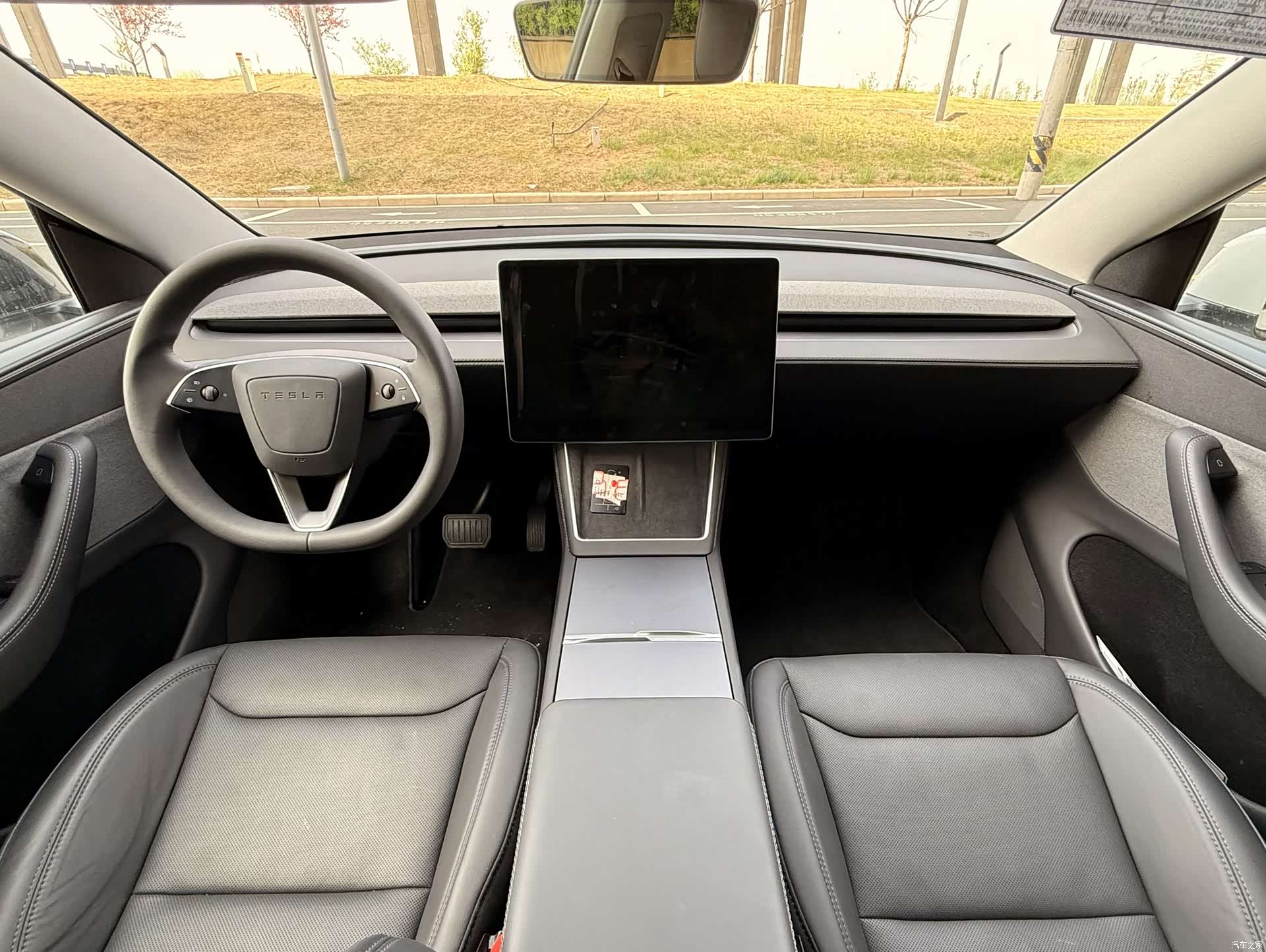 Tesla Model Y, 2025 все фото