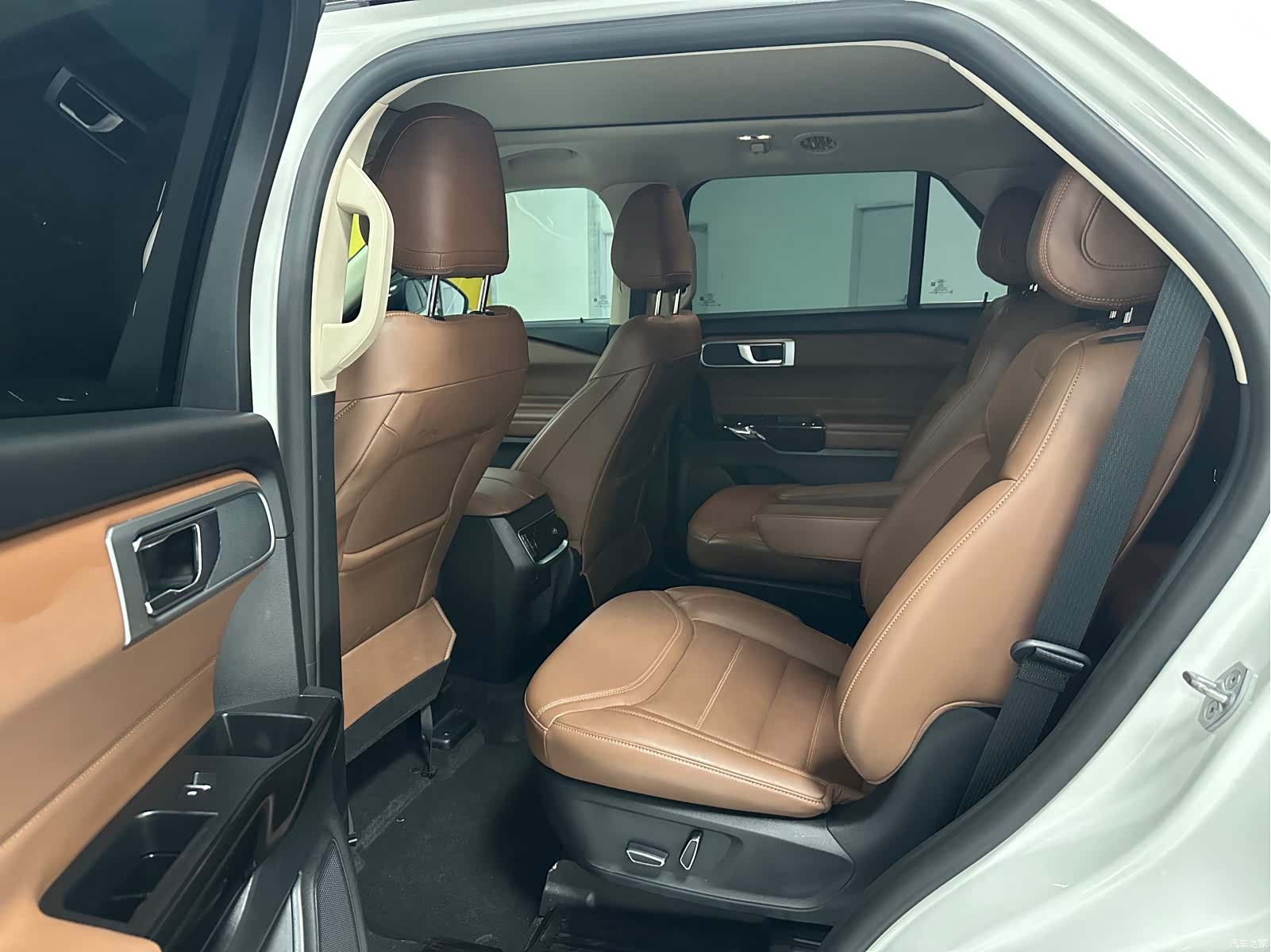 Ford Explorer, 2023 все фото