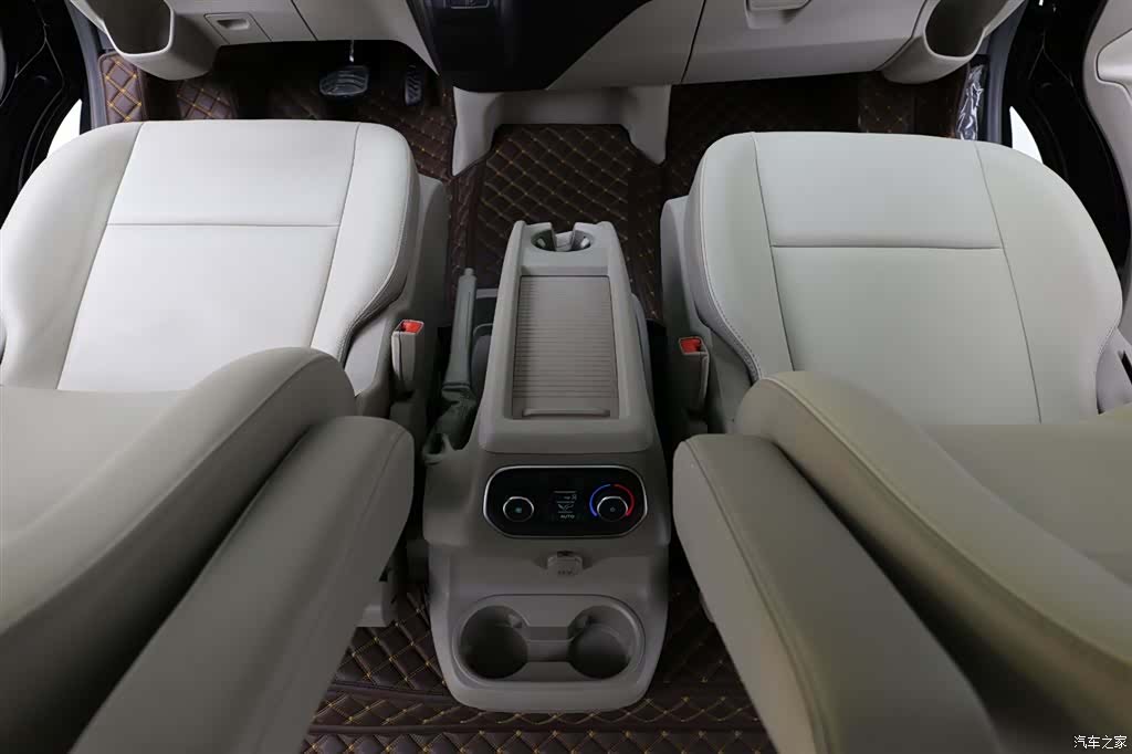 Ford Tourneo, 2021 11