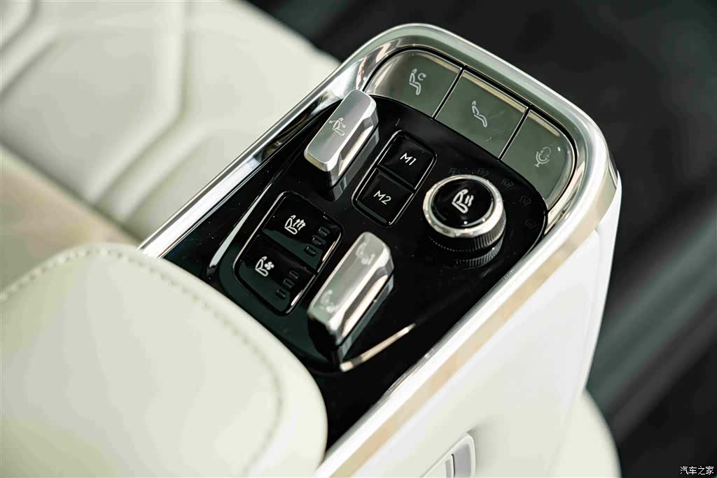 Volvo EM90, 2025 28
