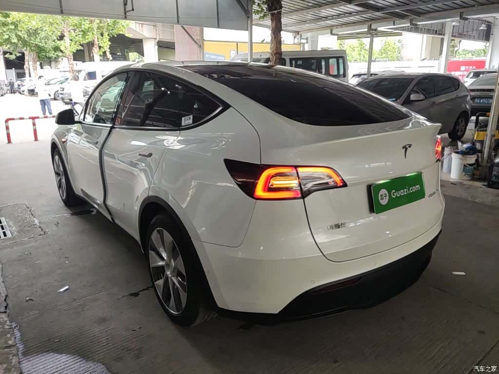 Tesla Model Y, 2021 все фото