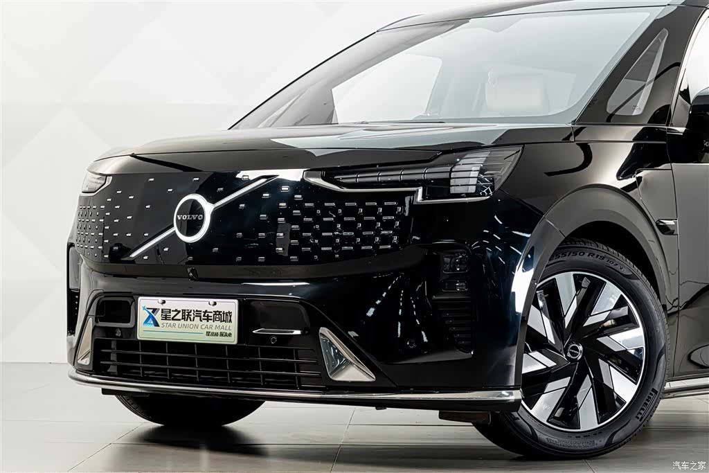Volvo EM90, 2025 2