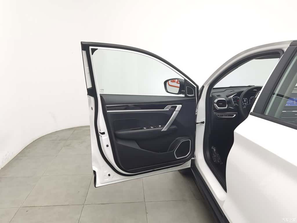 Geely Coolray, 2025 8