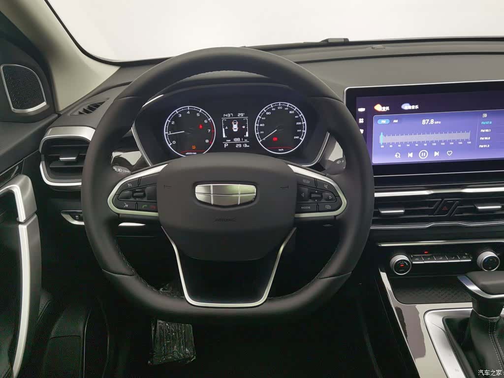 Geely Coolray, 2025 11