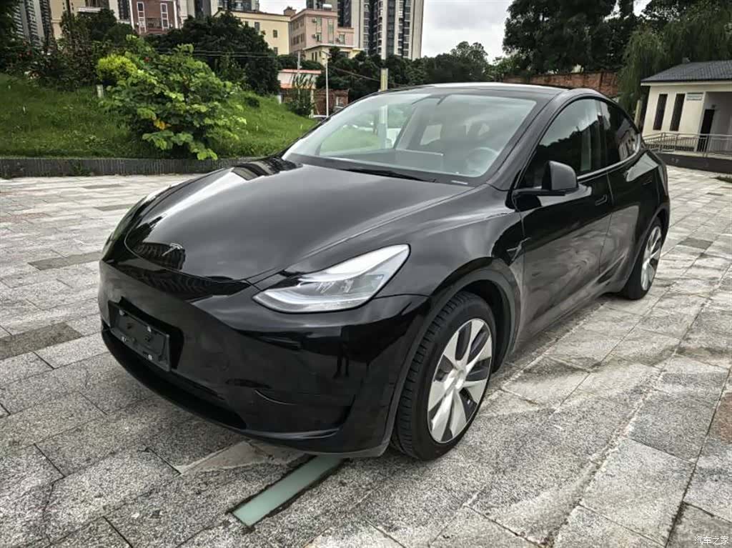 Tesla Model Y, 2023 1