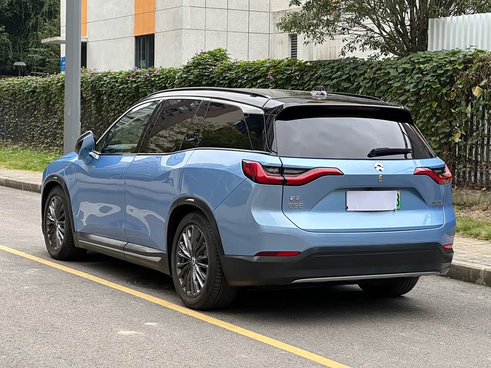 NIO ES8