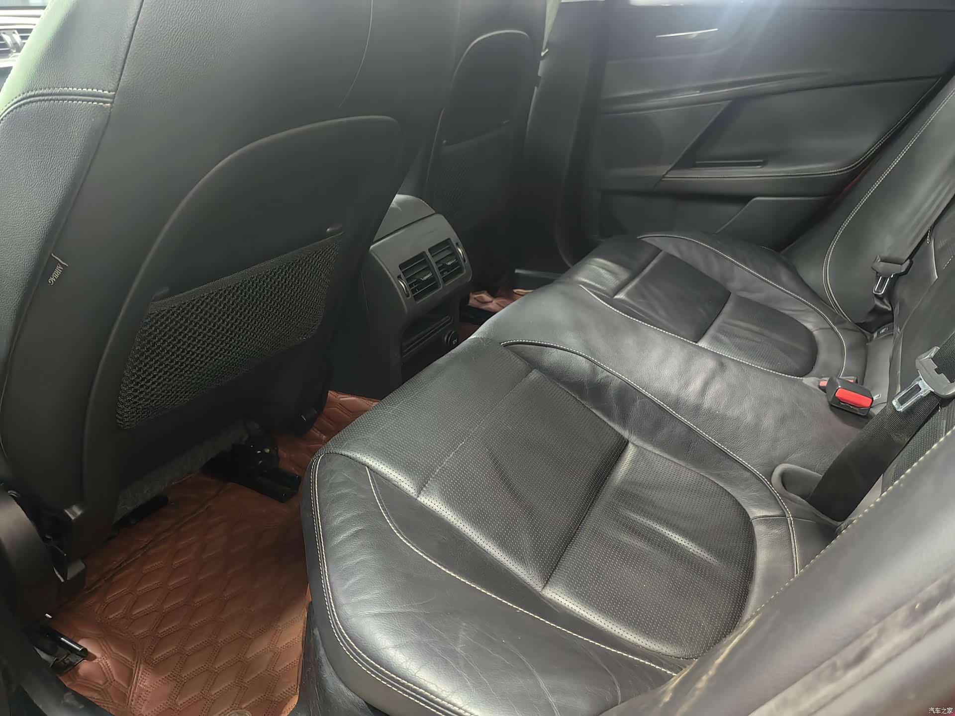 Jaguar XE, 2016 8