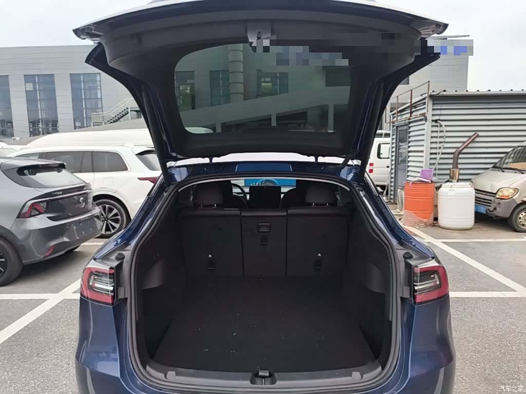 Tesla Model Y, 2023 19