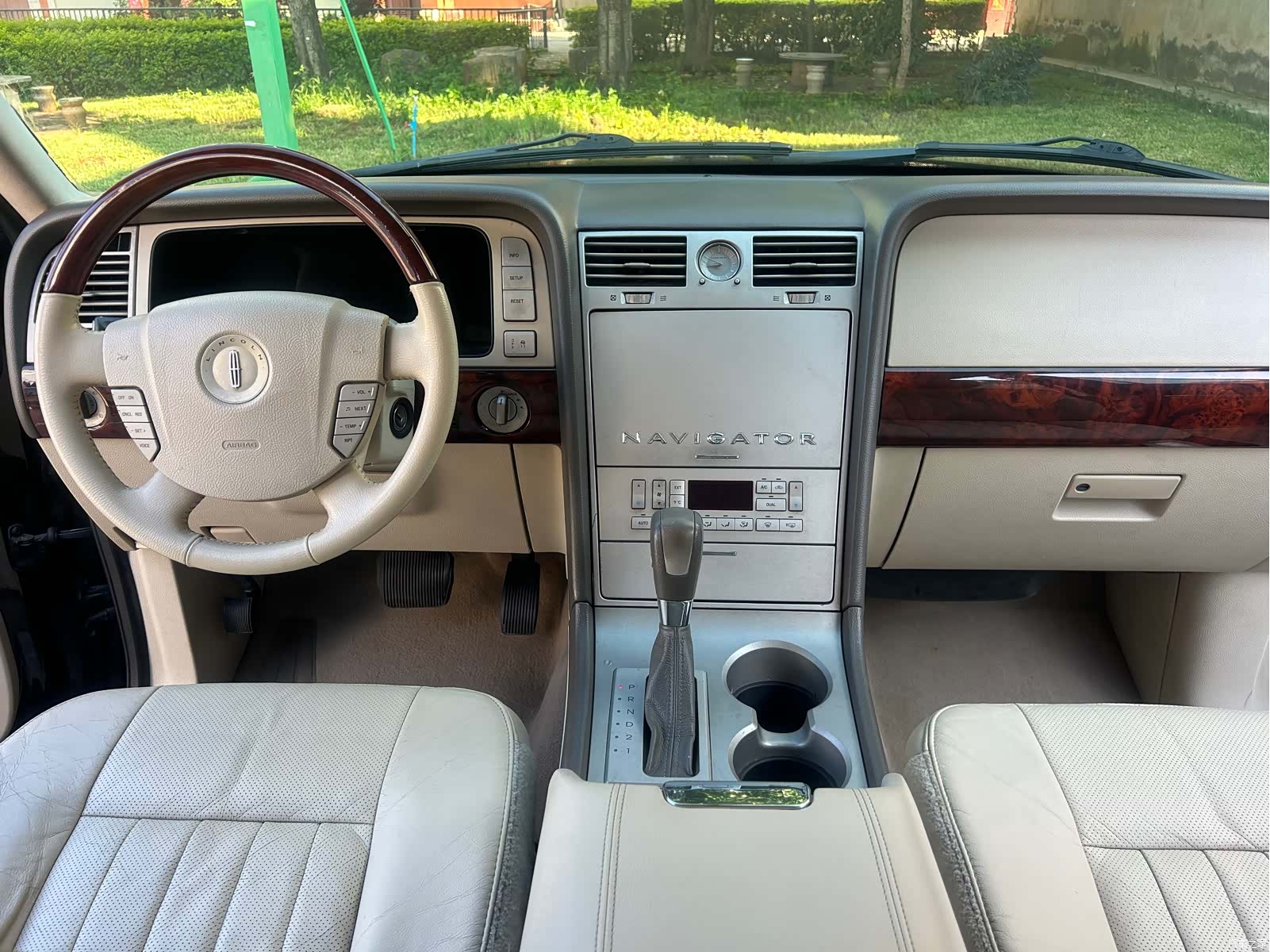 Lincoln Navigator, 2005 15