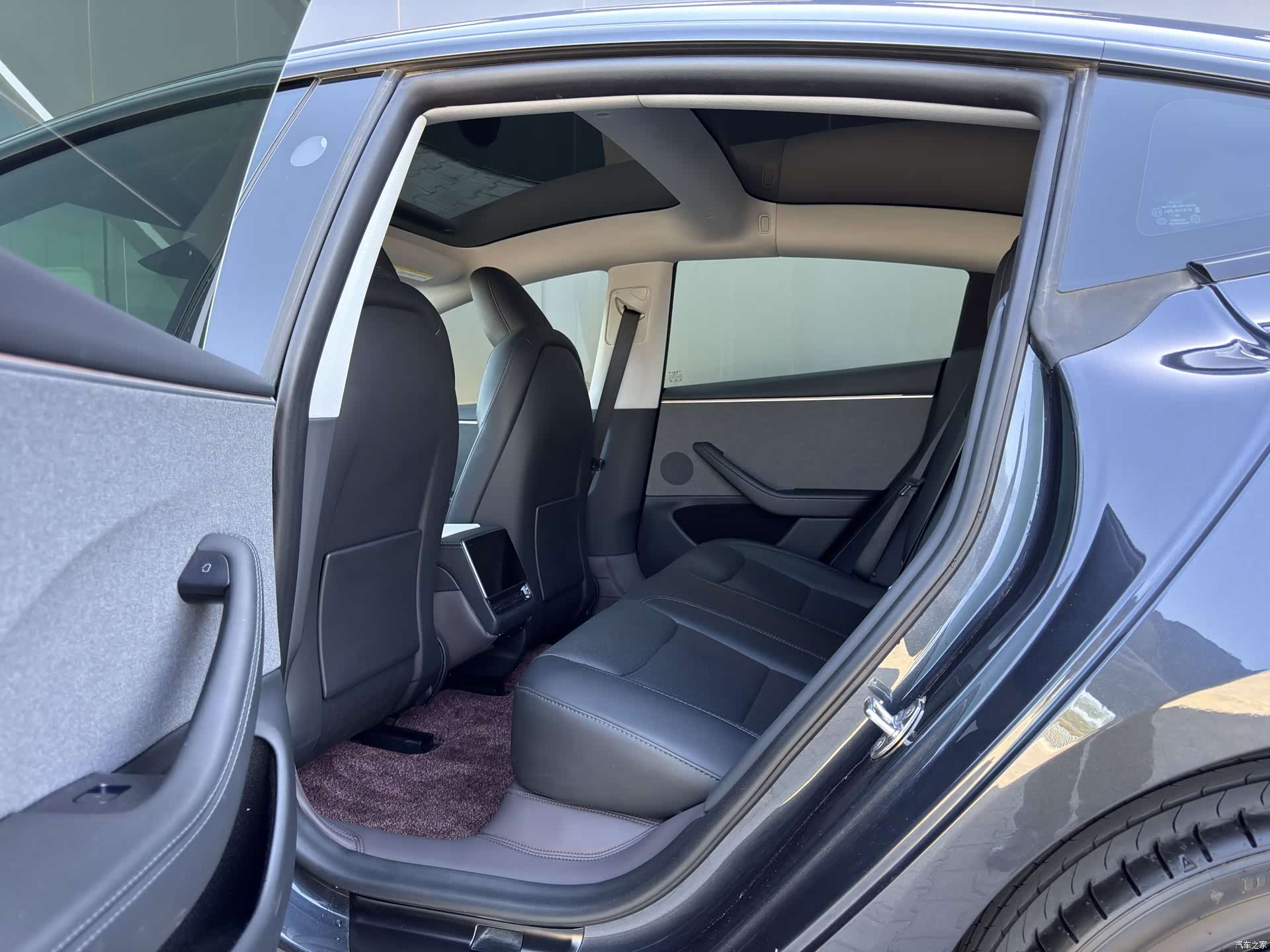 Tesla Model 3, 2024 11