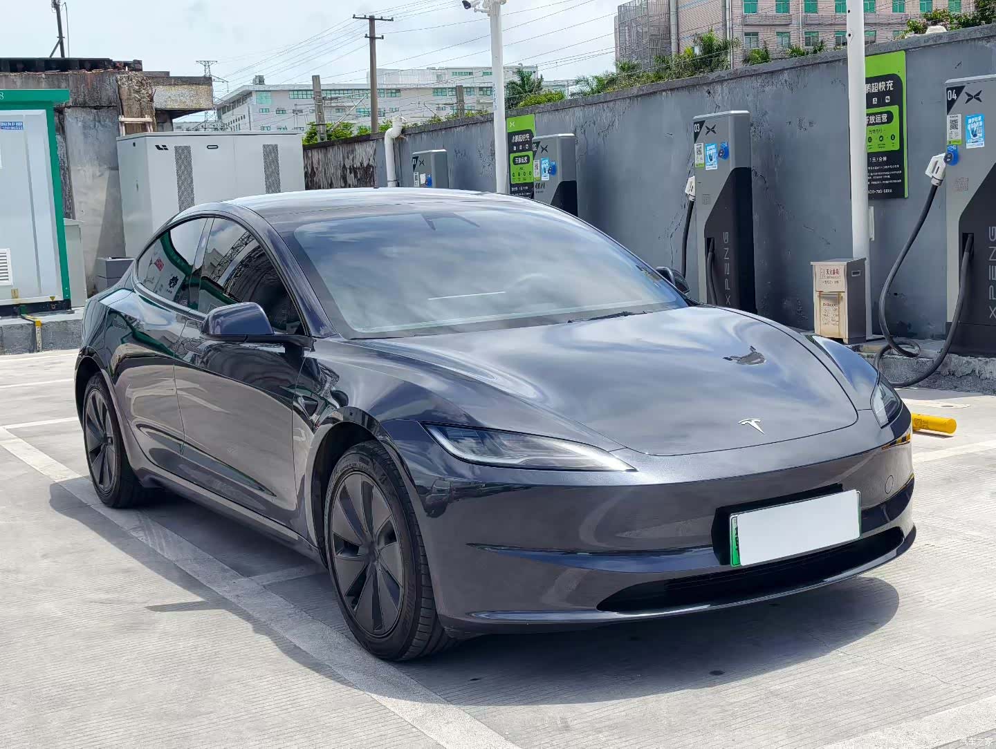 Tesla Model 3, 2025 1
