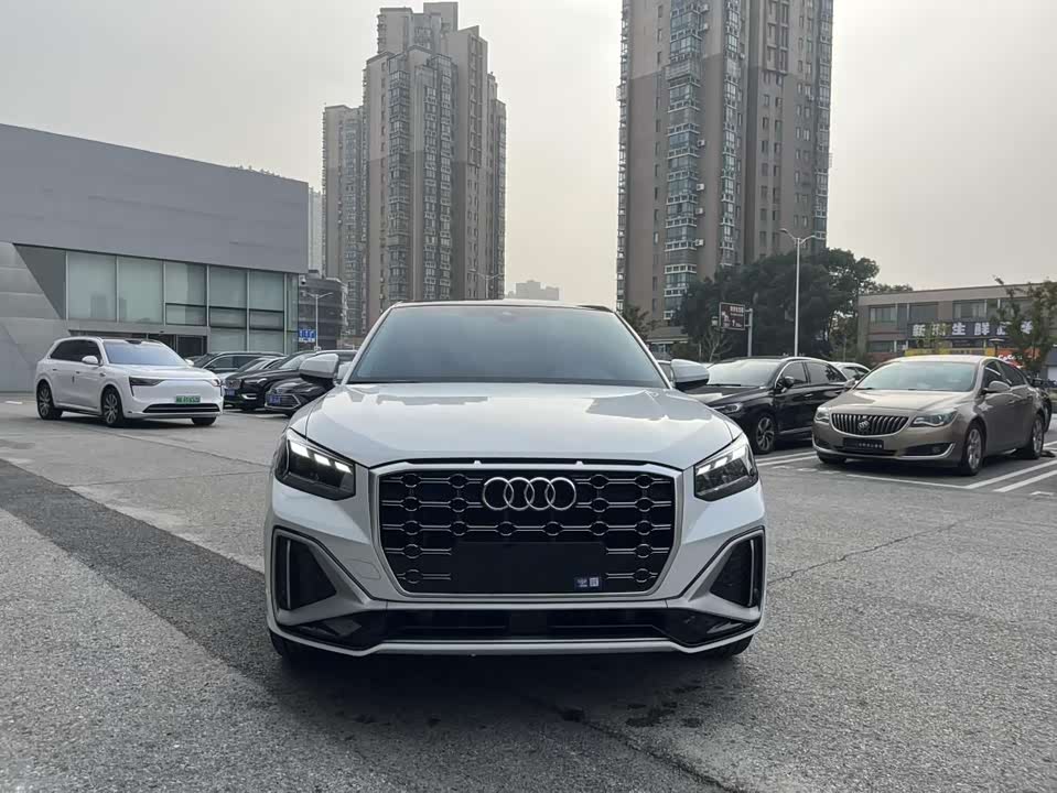 Audi Q2L