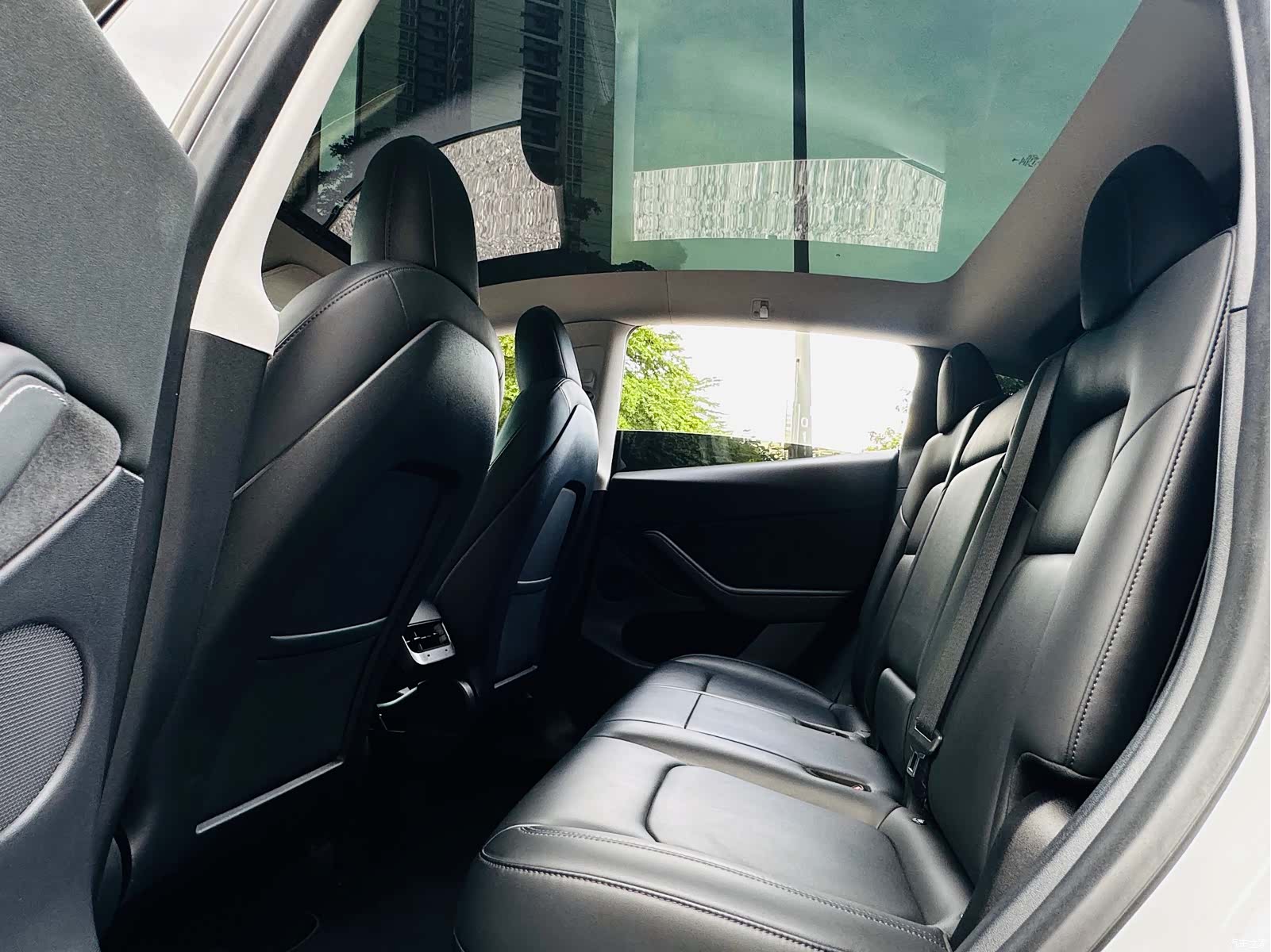 Tesla Model Y, 2021 10