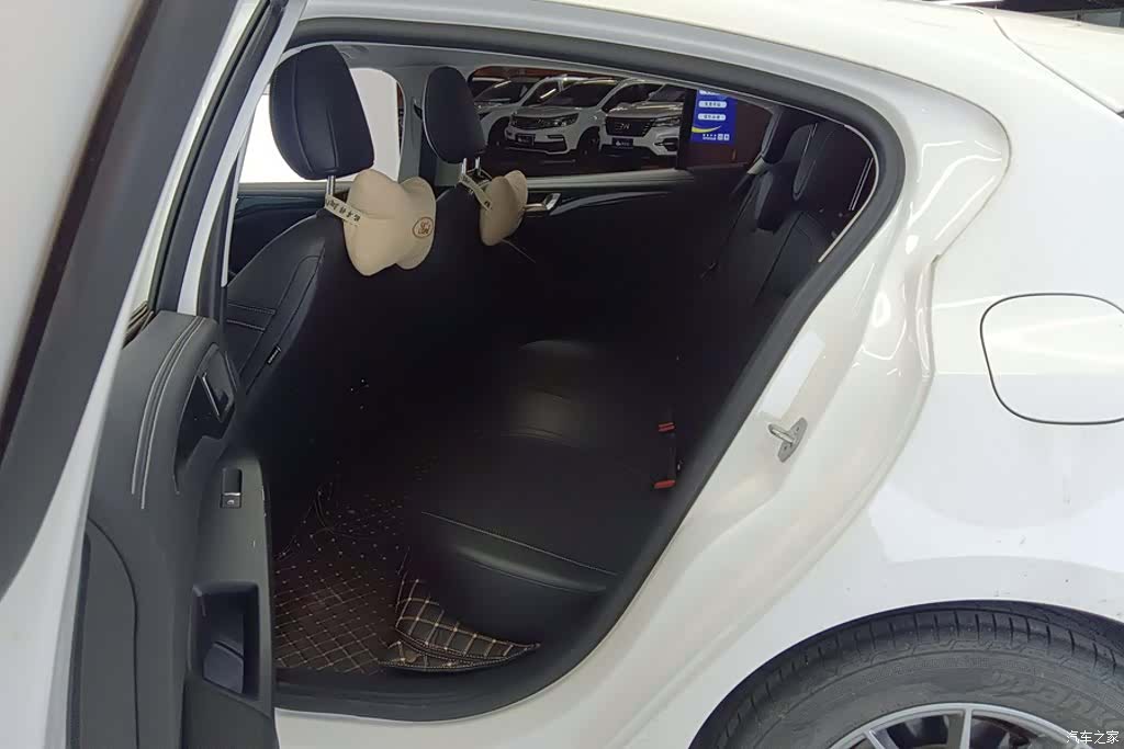 Ford Focus, 2022 11