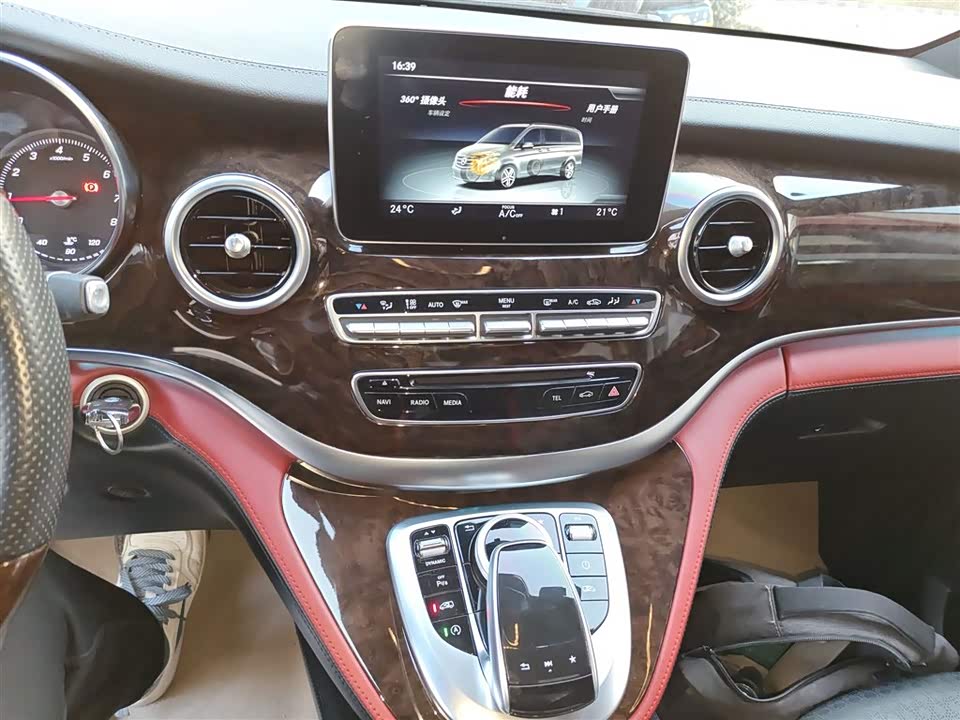 Mercedes-Benz V-class