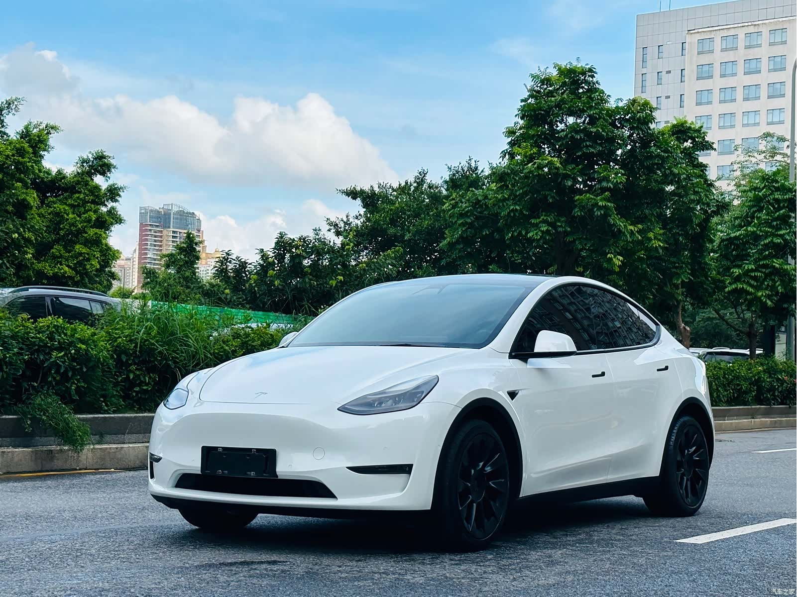 Tesla Model Y, 2021 1