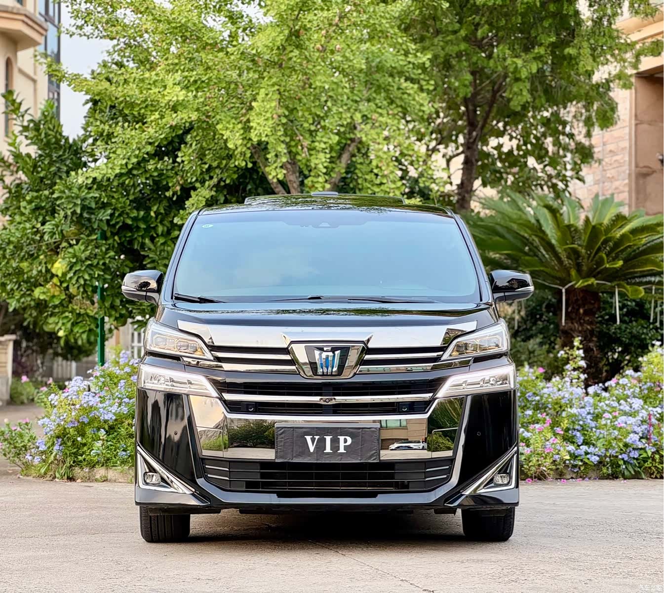 Toyota Vellfire, 2023 3