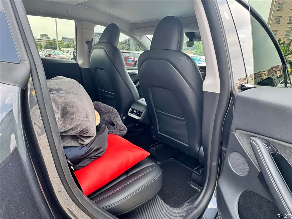 Tesla Model Y, 2024 12