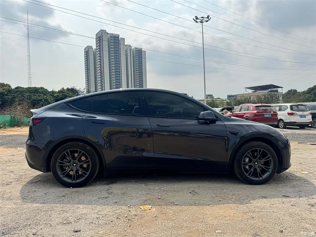 Tesla Model Y, 2024 4