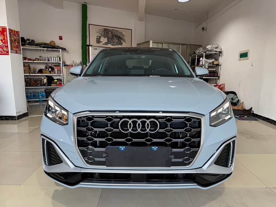 Audi Q2L