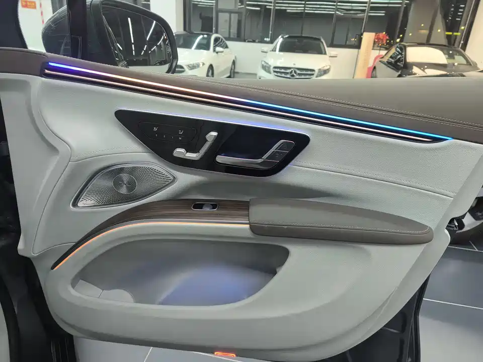Mercedes-Benz EQS SUV
