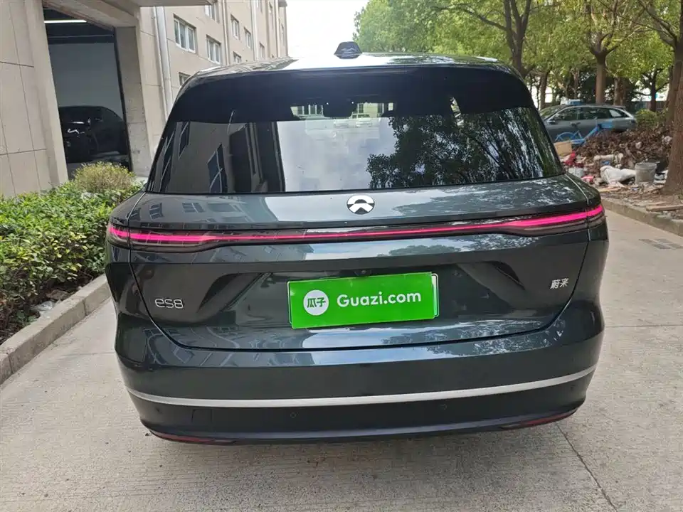 NIO ES8