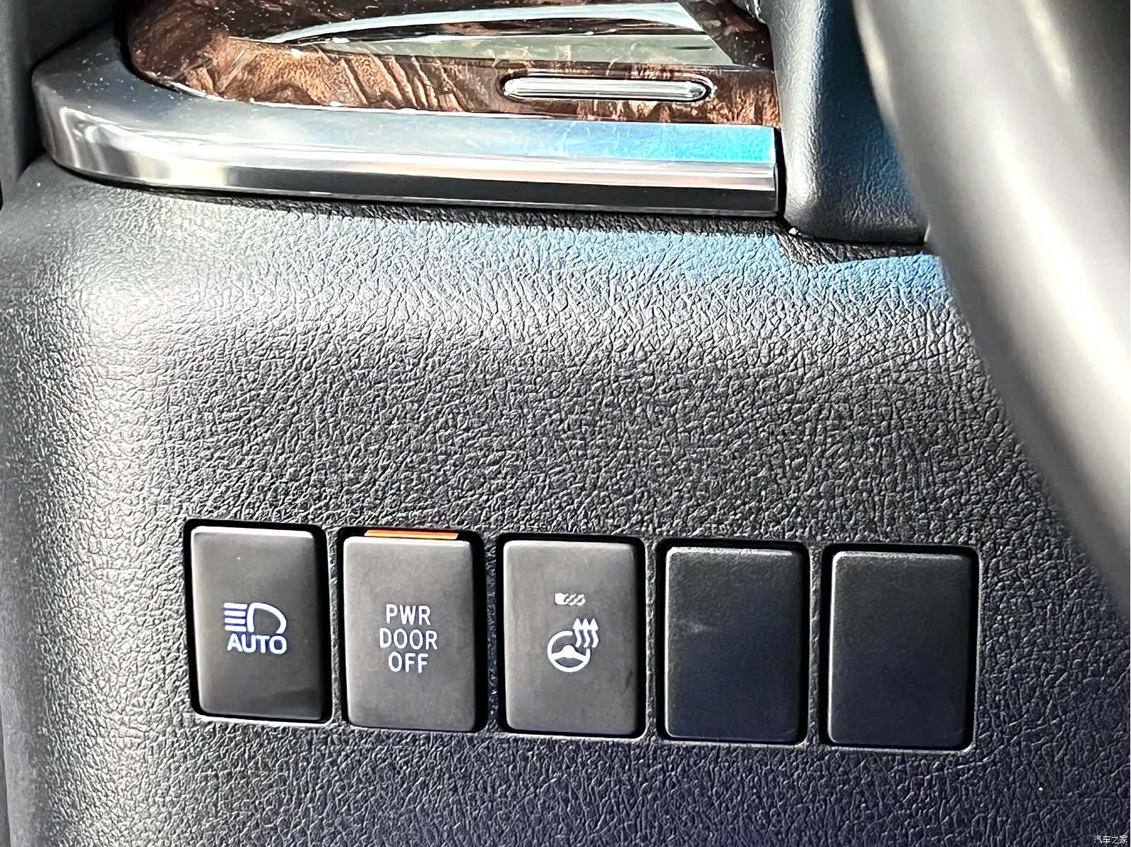 Toyota Alphard, 2023 27