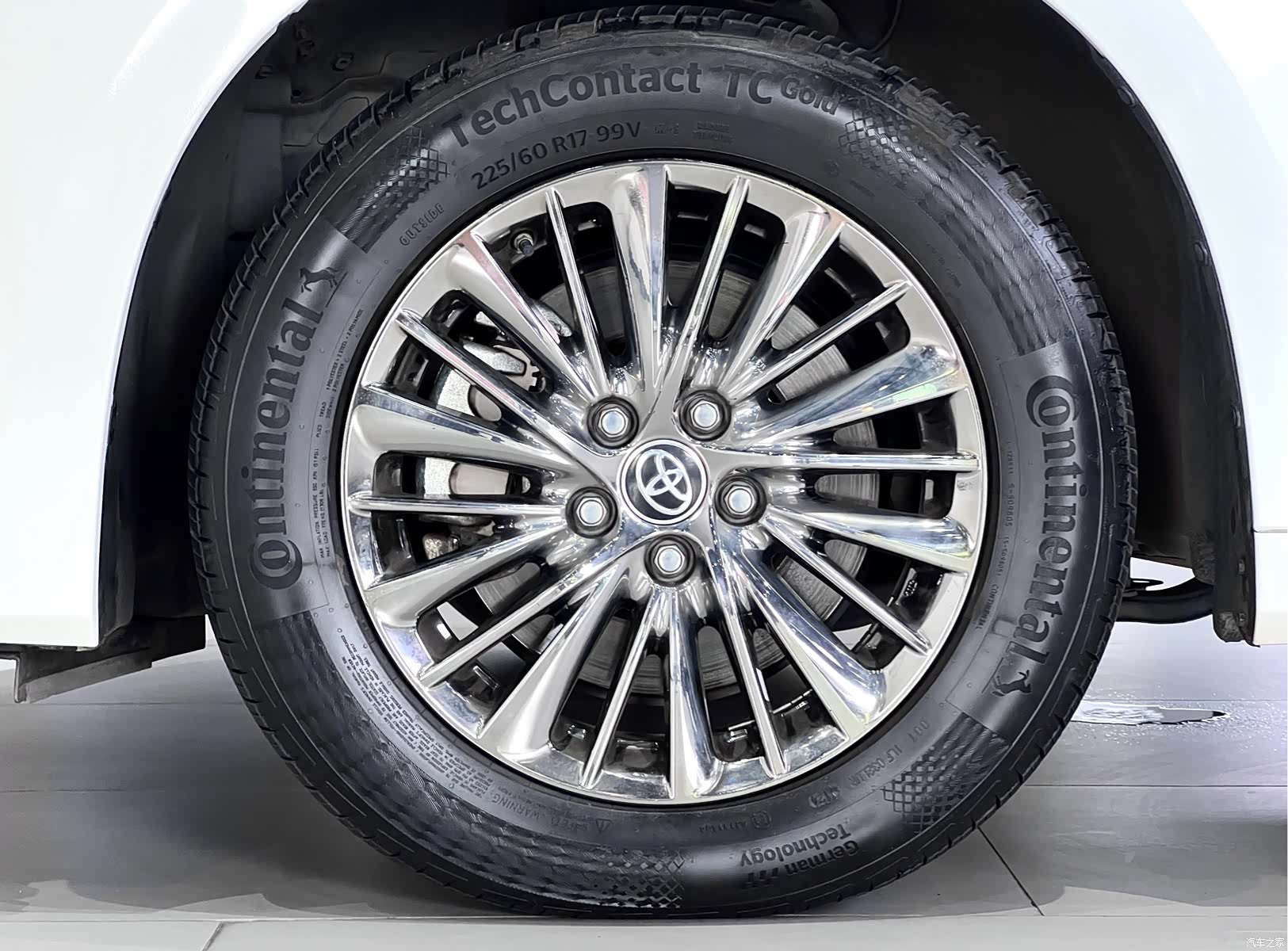 Toyota Alphard, 2023 11