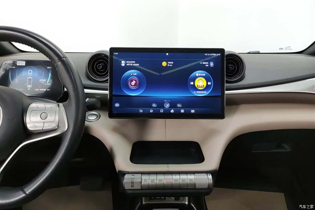 BYD Dolphin, 2023 13