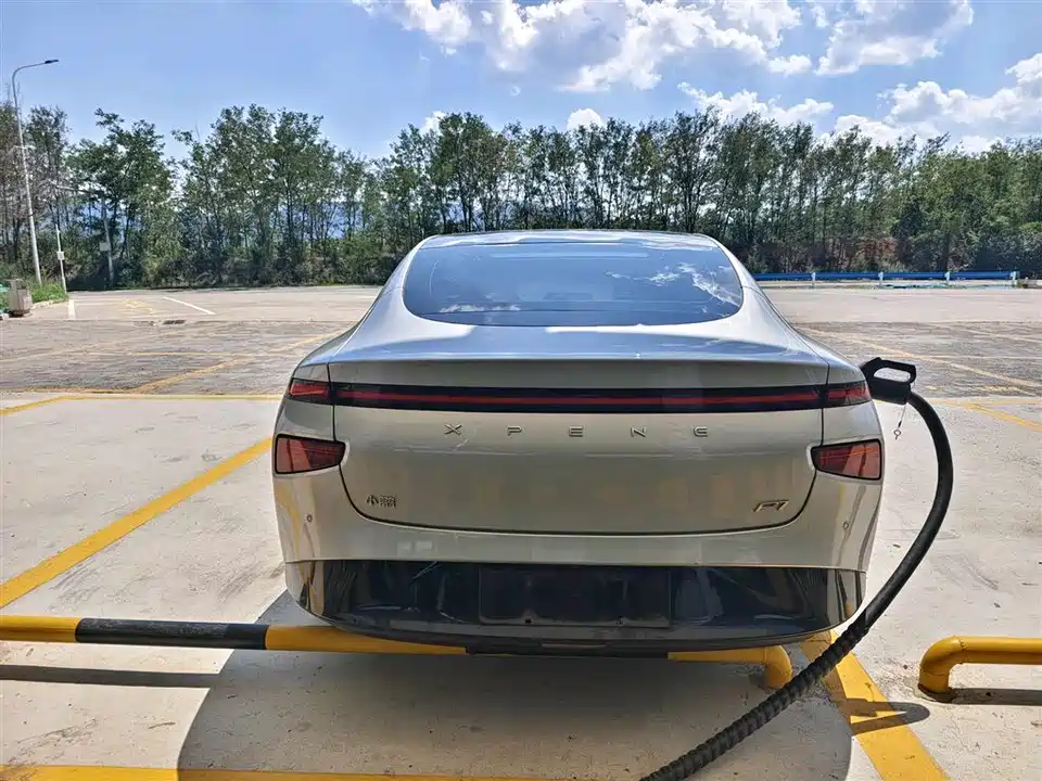 XPENG P7