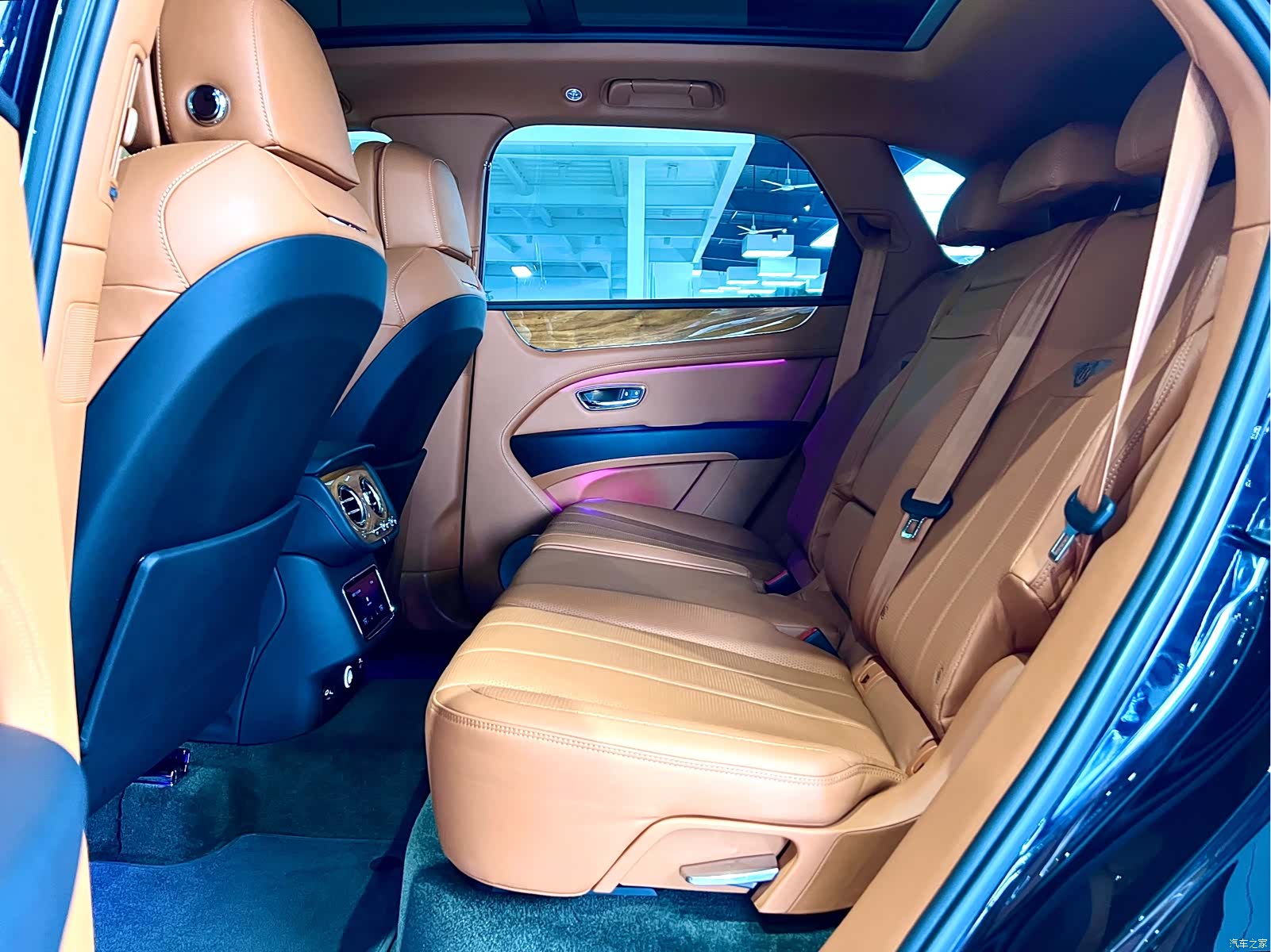 Bentley Bentayga, 2021 38