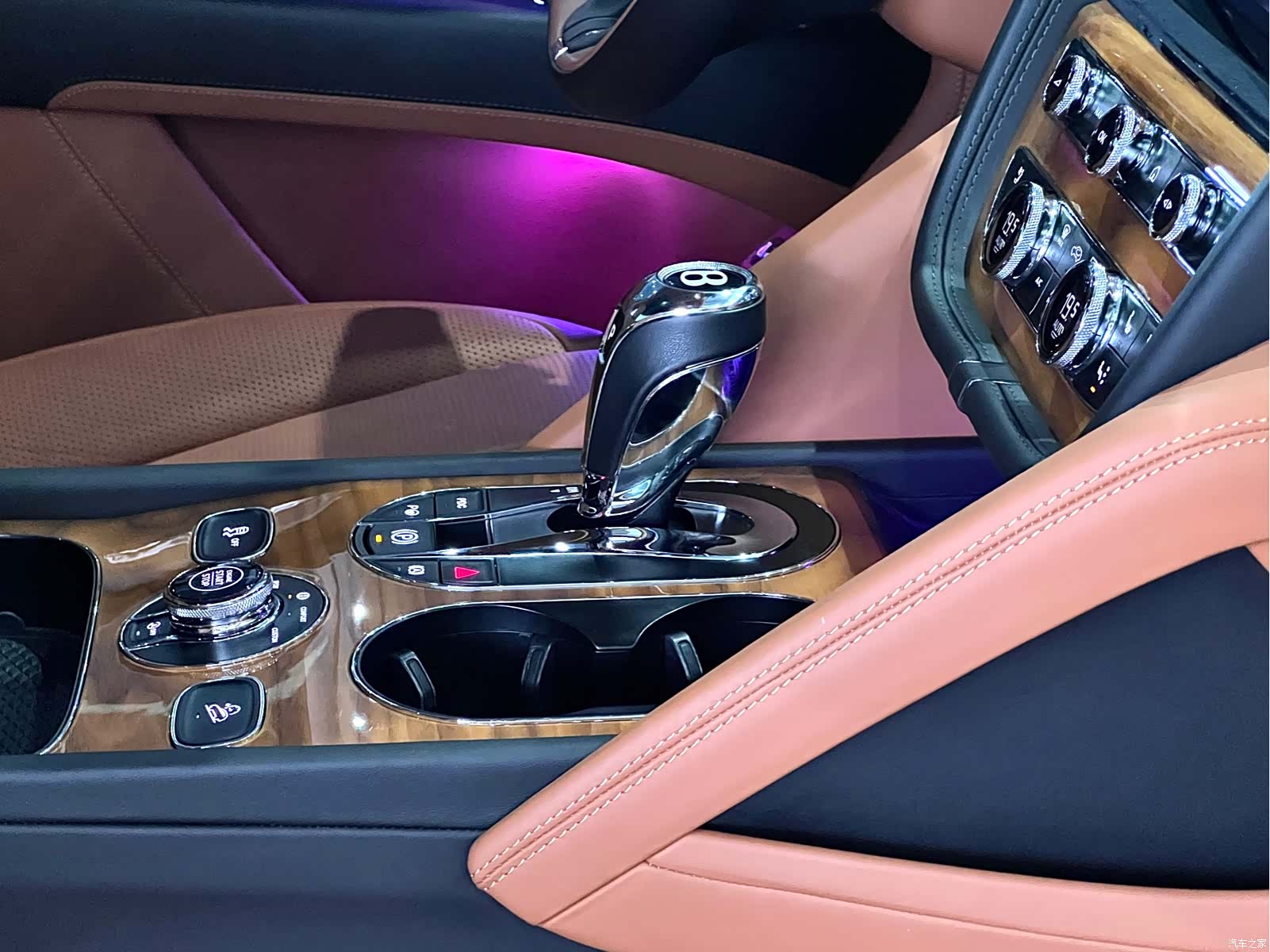 Bentley Bentayga, 2021 30