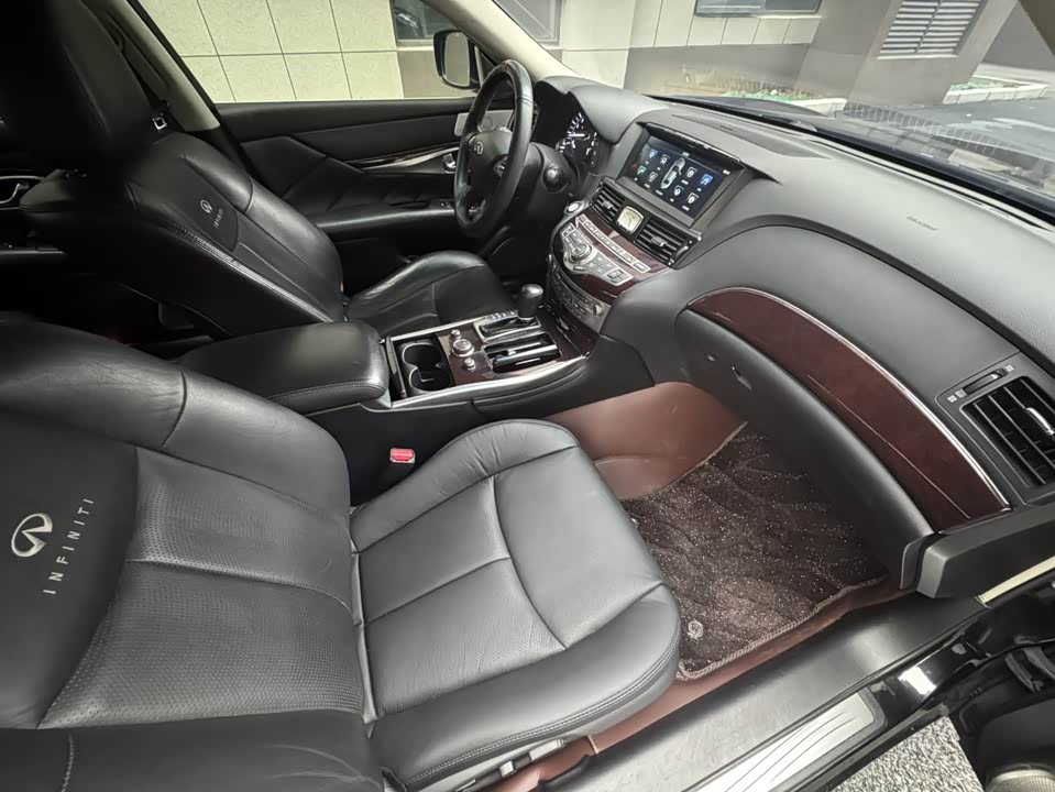 Infiniti Q70 Infiniti Q70