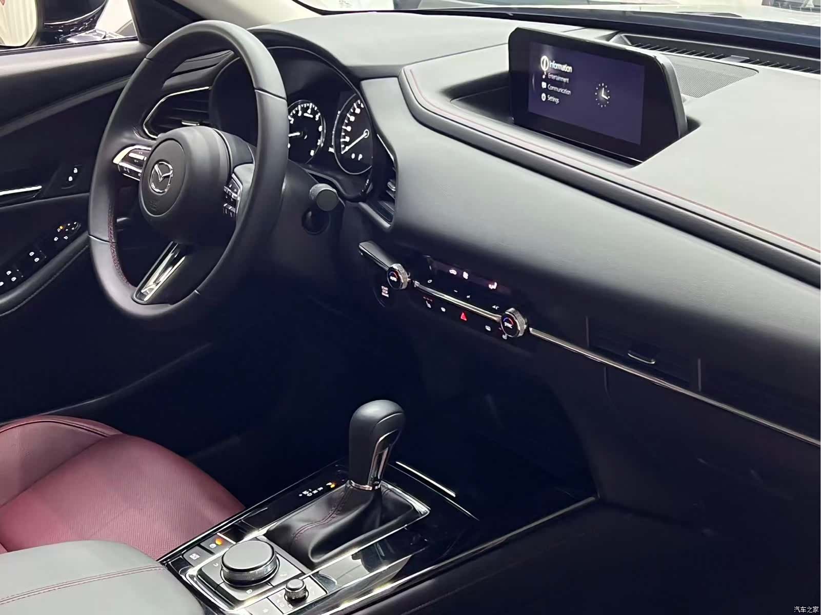 Mazda CX-30, 2023 17