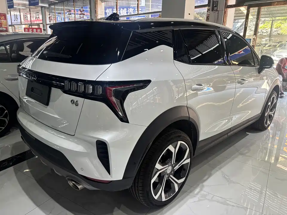 Lynk & Co 06