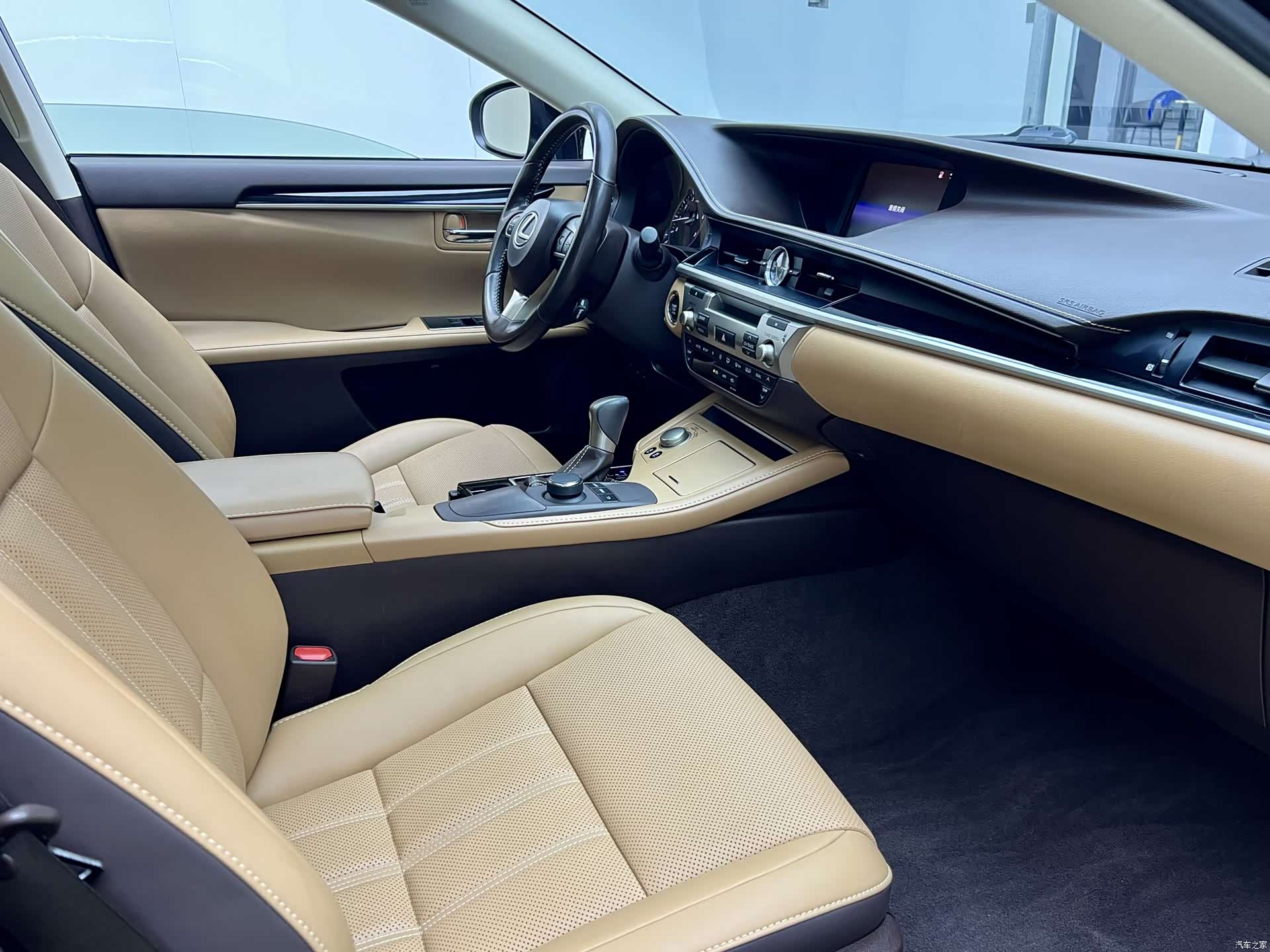 Lexus ES, 2018 17
